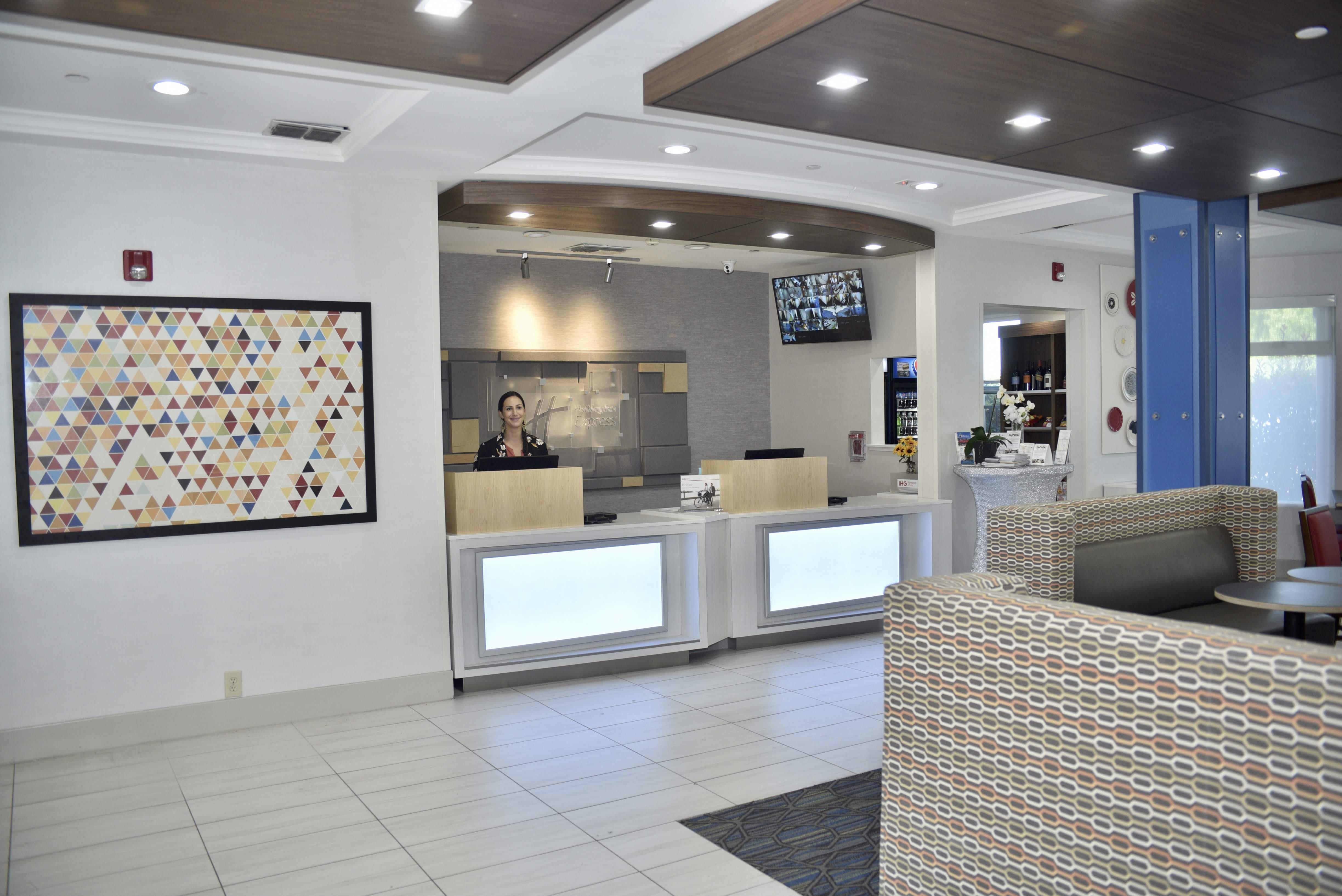 Hotel Express Sonoma Wine Country By Ihg Windsor