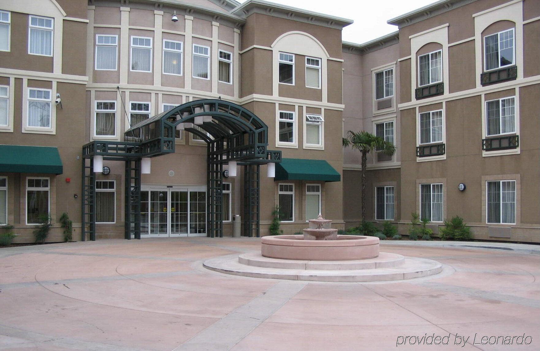 Hotel Express Sonoma Wine Country By Ihg Windsor