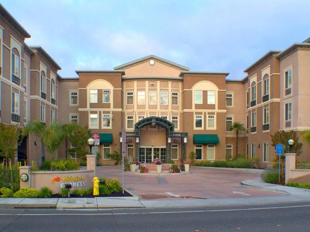 Hotel Express Sonoma Wine Country By Ihg